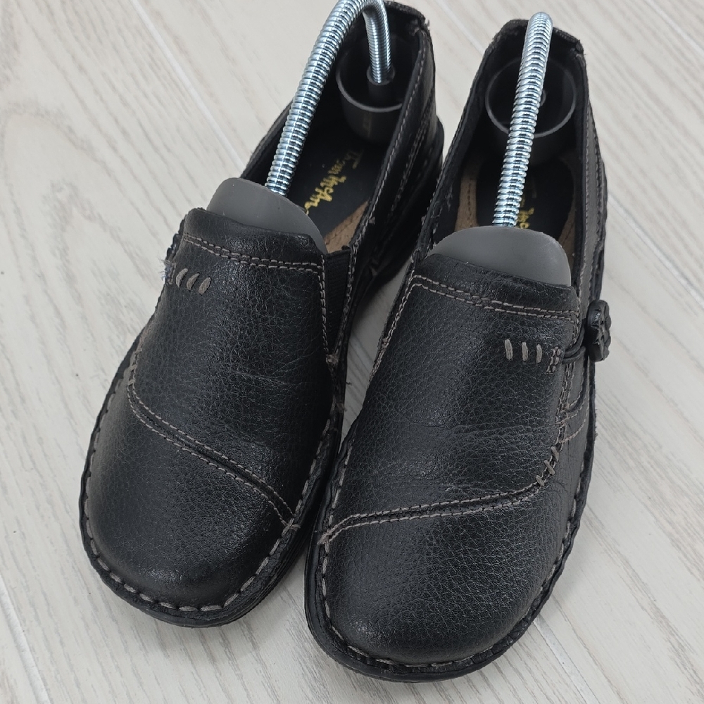 Black Thom McAn Loafer Style Shoes 6.5M‎